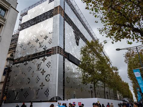 nombre de magasin louis vuitton dans le monde 2020|Le groupe LVMH .